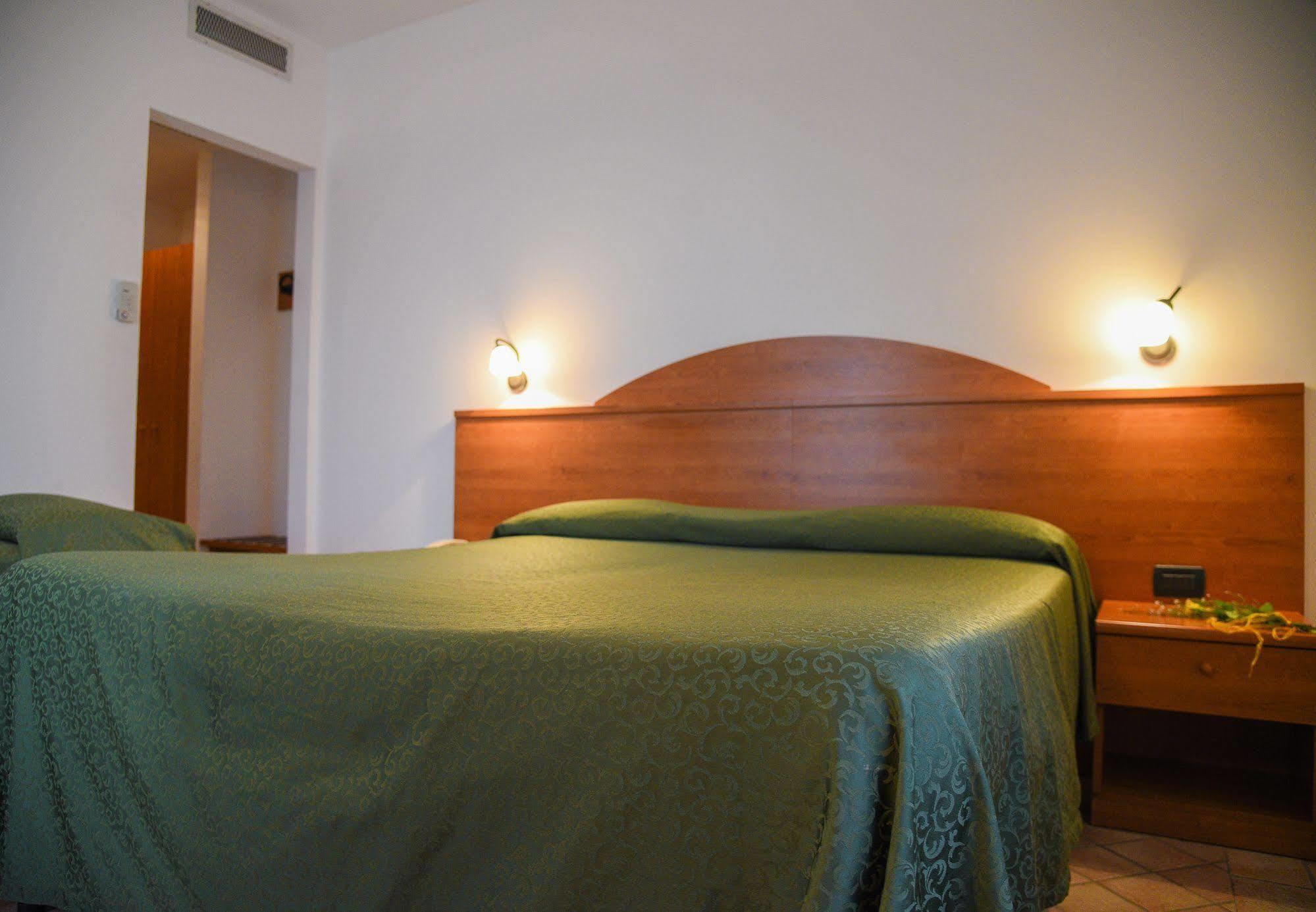 Carlo'S Hotel Castagneto Carducci Luaran gambar